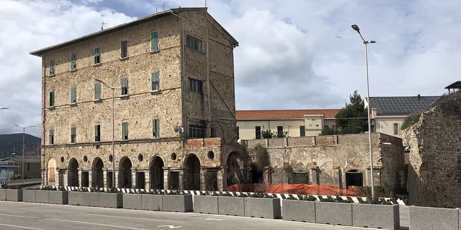 Il palazzo Coppedè in abbandono all'Isola d'Elba stato attuale palazzo coppede