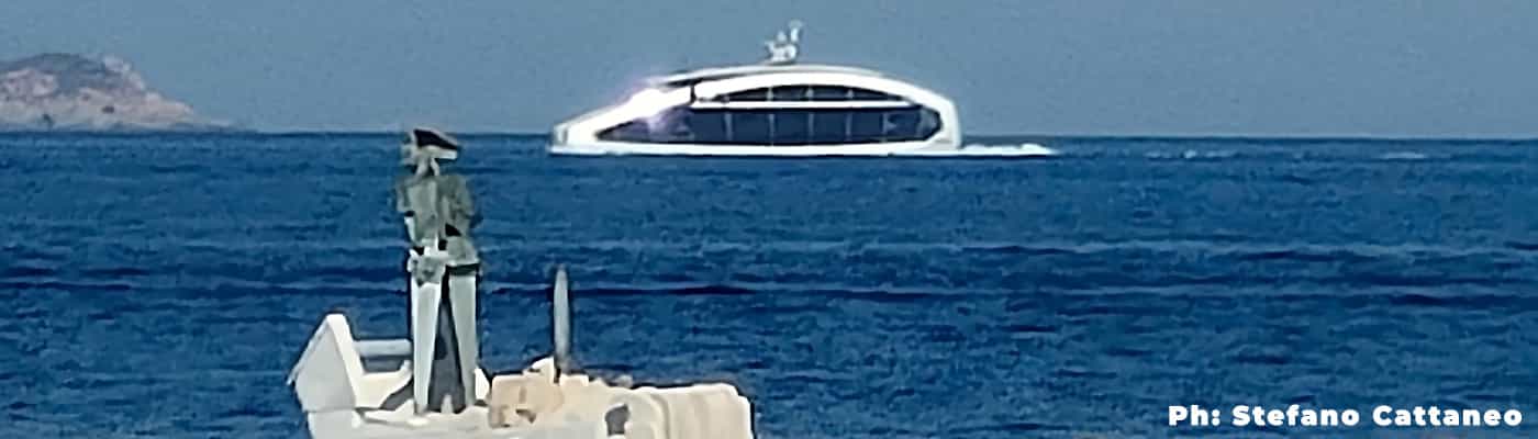 This is it, il catamarano superyacht avvistato all'Isola d'Elba yacht this is it elba