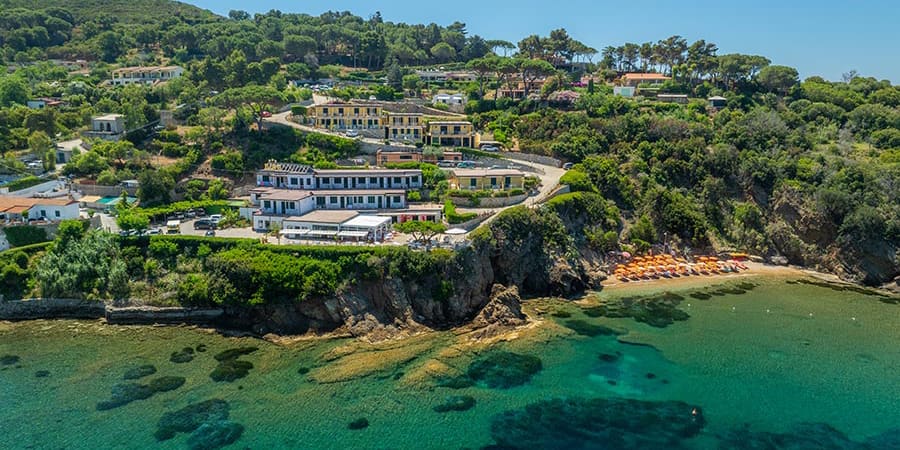 Spiaggia privata dell'Hotel Dino a Pareti