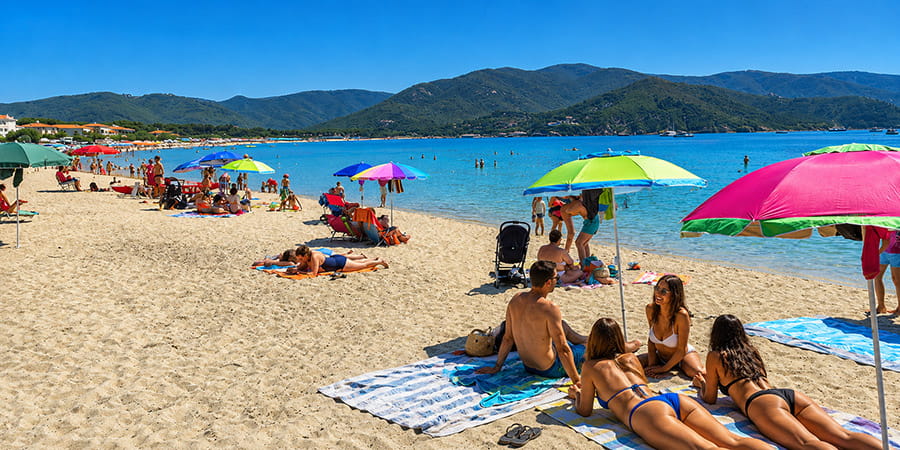 Spiaggia di Marina di Campo vicino al Club Hotel Marina 2
