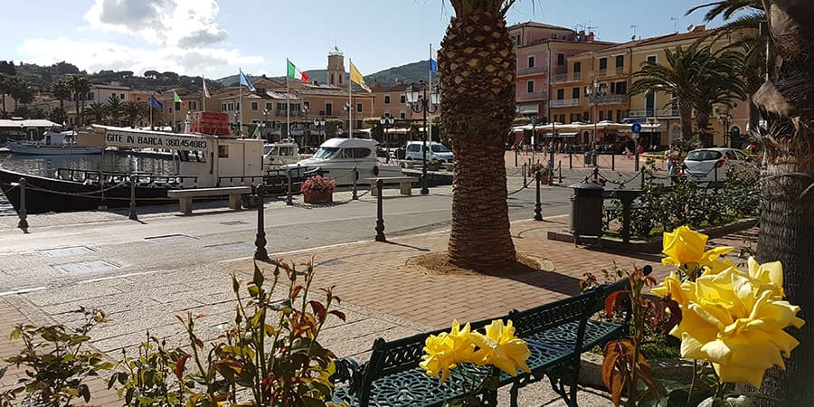 Porto Azzurro Isola d'Elba Piazza Matteotti e il porto turistico di Porto Azzurro