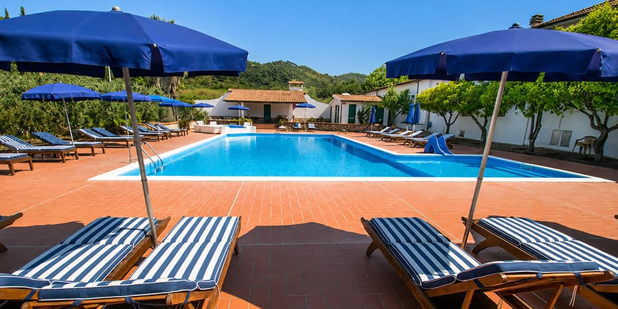 Piscina dell'Agriturismo Sapereta Piscina dell'Agriturismo Sapereta immersa nella campagna dell'Isola d'Elba