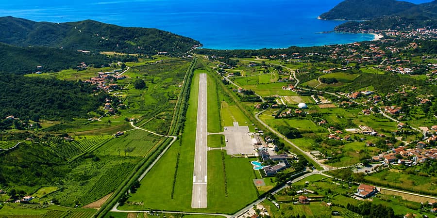 Aeroporto di Marina di Campo Aeroporto dell'Isola d'Elba a La Pila Campo nell'Elba