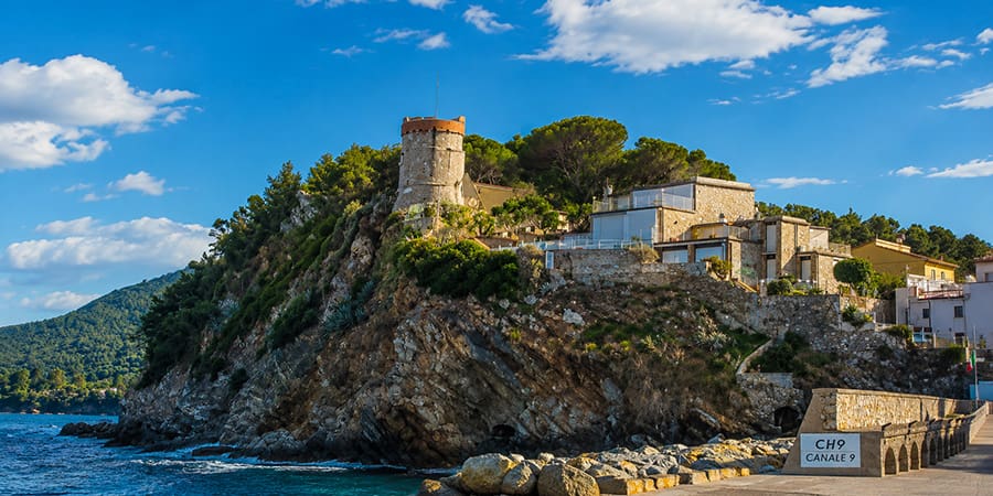 Torre di Marina di Campo Torre di Marina di Campo sul porto e sul golfo Isola d'Elba