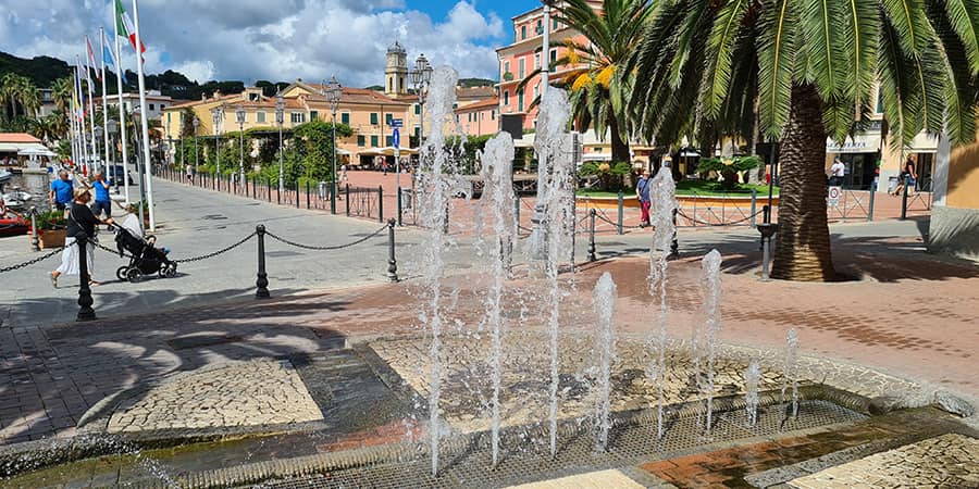 Porto Azzurro e la sua piazza La piazza di Porto Azzurro, il salotto dell'Isola d'Elba