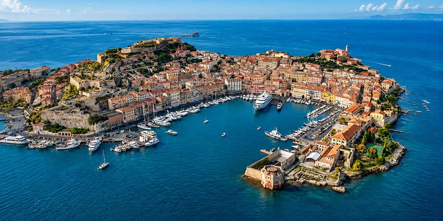Porto turistico di Portoferraio Porto turistico di Portoferraio con imbarcazioni ormeggiate nella Darsena Medicea Isola d'Elba
