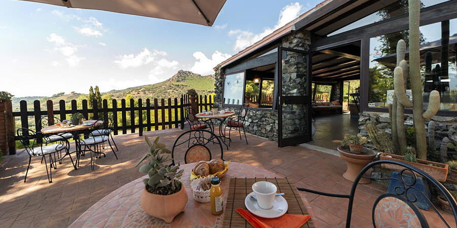 La Terrazza panoramica e il giardino Residence Gavila's Terrazza e giardino mediterraneo del Residence Gavila's a Porto Azzurro