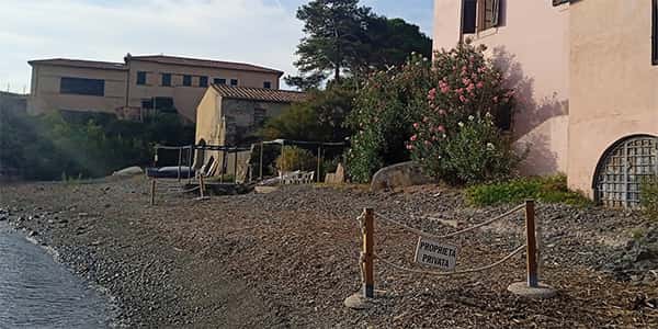 Spiaggia del Bagno a Marciana Marina con proprietà privata