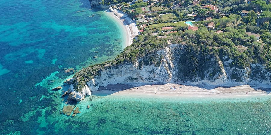 Spiaggia di Capo Bianco Vista dall'alto della Spiaggia di Capo Bianco all'Isola d'Elba